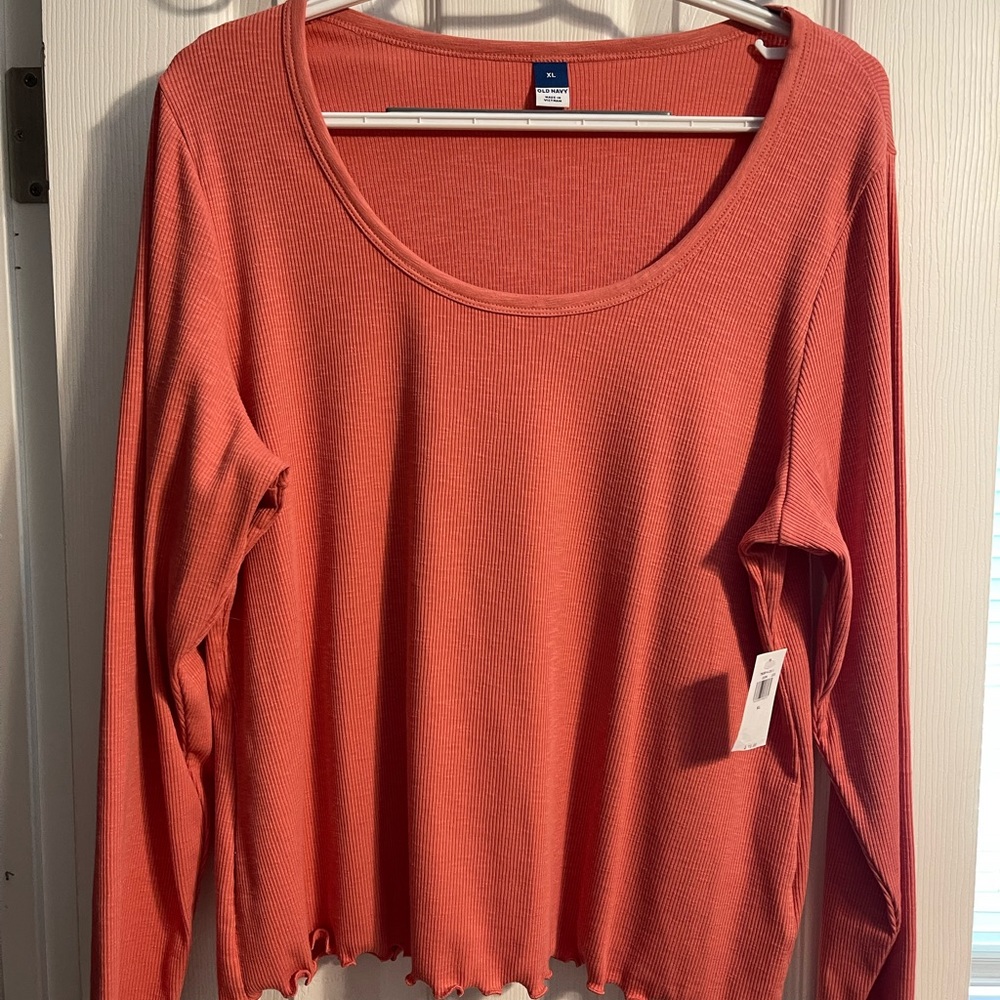 Old Navy Salmon Scoop Neck Top. NWT Size XL
ARMPIT TO ARMPIT 22
TOP TO BOTTOM 25